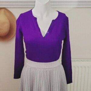 Ellen Tracy 100٪ Extra Fine Merino Wool Deep Purple Knit V neck Sweater (XS fit)